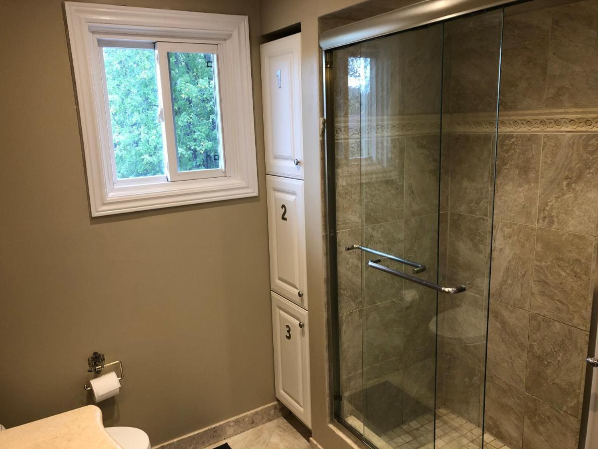 Comfort Rooms Near Toronto Airport Μισισάουγκα Εξωτερικό φωτογραφία